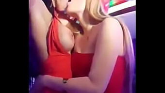 Caliente Rubia Y Elisa Sanches En Una Sesión De Intercambio De Parejas