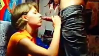 Najstniški Zid, Starejši Od 18 Let, Dobi Sesanje In Obrazni Porno Video