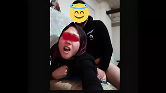 18+ 터키 여자가 항문을 가까이서 받습니다