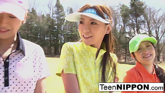 Plus De 18 Filles Asiatiques Dans Un Jeu De Strip- Golf