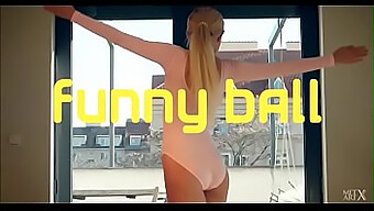 Лиса Даун Се Препушта Сензуалној Мастурбацији У Funny Ball - Part 2 На Milfcamhunter.Com.