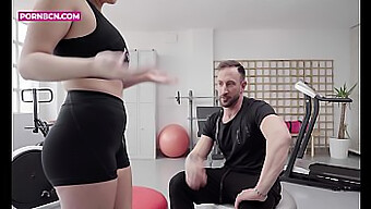 Vollbusige Teenager-Latina Wird Von Ihrem Personal Trainer Gefickt