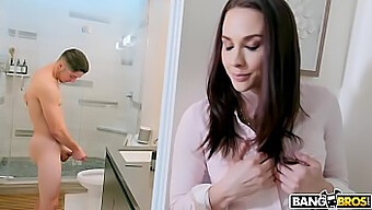 Video Hd Của Mẹ Kế Chanel Preston Đụ Con Trai Trong Phòng Tắm