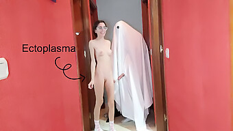 Spermatozoa พบกับ Ectoplasm ในการเผชิญหน้ากับนิสิตสาวที่น่ากลัว