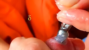 Pias Selbstgemachtes Video Zeigt Eine Großartige Harnröhren-Plug-Einführung Und Handjob