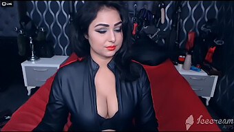 Bdsm Femdom: عشيقة ساخنة للتدخين