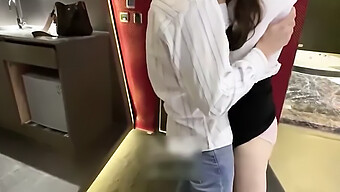 18-Year-Old Chinese Girl Gets A Big Blowjob And Takes A Penis In Her Mouth