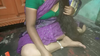 Amateur Tamil Aunty Masturbates And Pisses In Hd Video