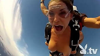 Nézd, Ahogy Skydive-Olnak Ebben A Csak Tagoknak Szóló Pornóvideóban