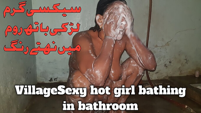 Une Pakistanaise Aux Gros Seins Naturels Profite D'Une Douche Chaude