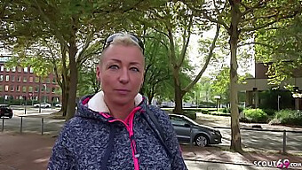 Milf Mandy, Alman Bir Izci Tarafından Götünden Sikişiyor