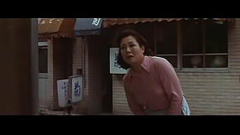 꽃과 뱀 (1974): 굴욕적인 공연