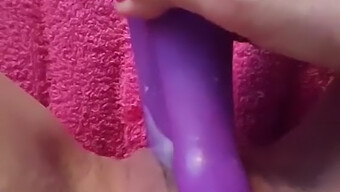 Europäisches Luder Genießt Vibrator Masturbation