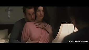 Las Tetas Naturales Y Grandes De Liv Tyler En Una Escena Caliente