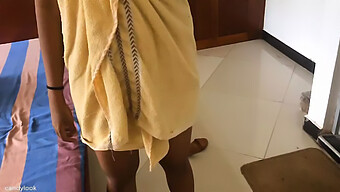 Amateur Sinhala Girl Tawal Eka Pitinma Karanan Gives Deepthroat Blowjob