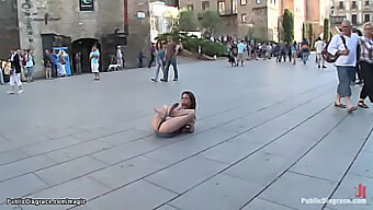 Une Milf Se Fait Punir Pour Du Sexe En Public