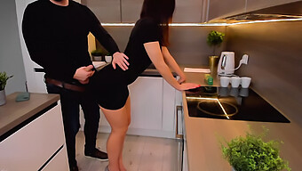 Sesso Anale Duro E Selvaggio In Cucina!