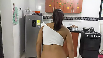 Hàng Xóm Colombia Mông To Daniela Tận Dụng Khi Vợ Đi Vắng Trong Video Pov Nóng Bỏng Này