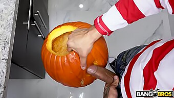 Bruno Dáva Evelyn Stone Halloweensku Pochúťku V Tomto 18+ Porno Videu