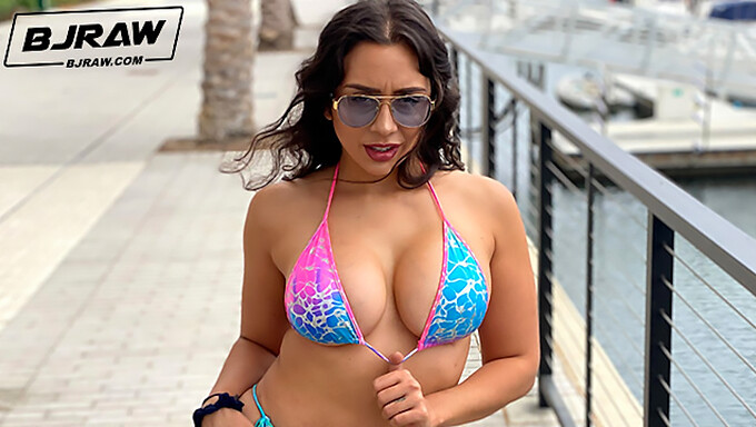 ¡la Tetona Lilly Hall Hace Una Mamada Caliente Y Recibe Una Mamada De Sus Tetas Y Una Gran Polla! ¡no Te Pierdas Esta Escena Caliente!