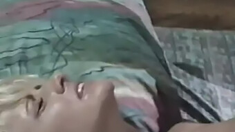 Pelacur Berpayudara Besar Mendapat Deepthroat Dan Facial Dalam Video Buatan Sendiri