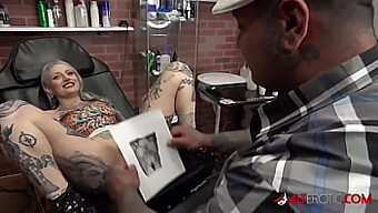 River Dawn Ink Tatouée Fait Une Fellation À Un Mec Chanceux